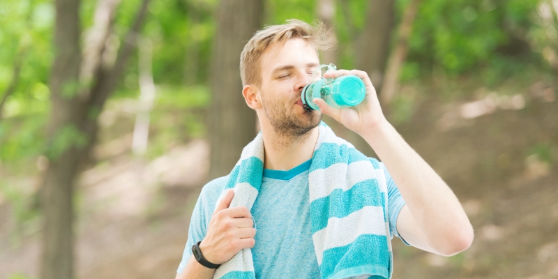 mantener limpias las botellas de agua reutilizables